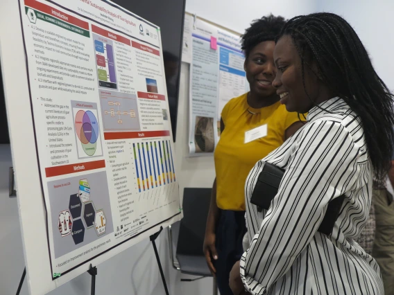 VeeAnder Mealing, PhD student at Colorado School of Mines, describes her research to colleagues.