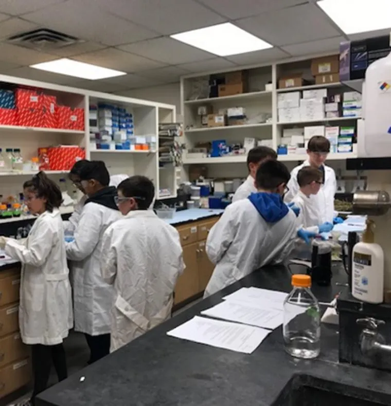 Students preparing extracts from guar seeds and guayule leaves.jpeg