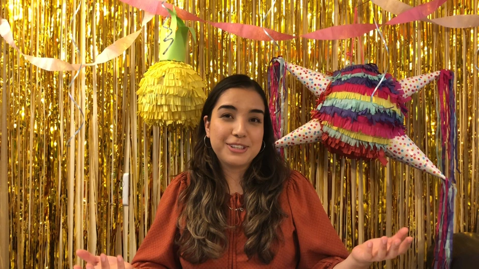 Arisbeth presenting her winning lesson “Exploring Bioproducts: Glue for Piñatas"